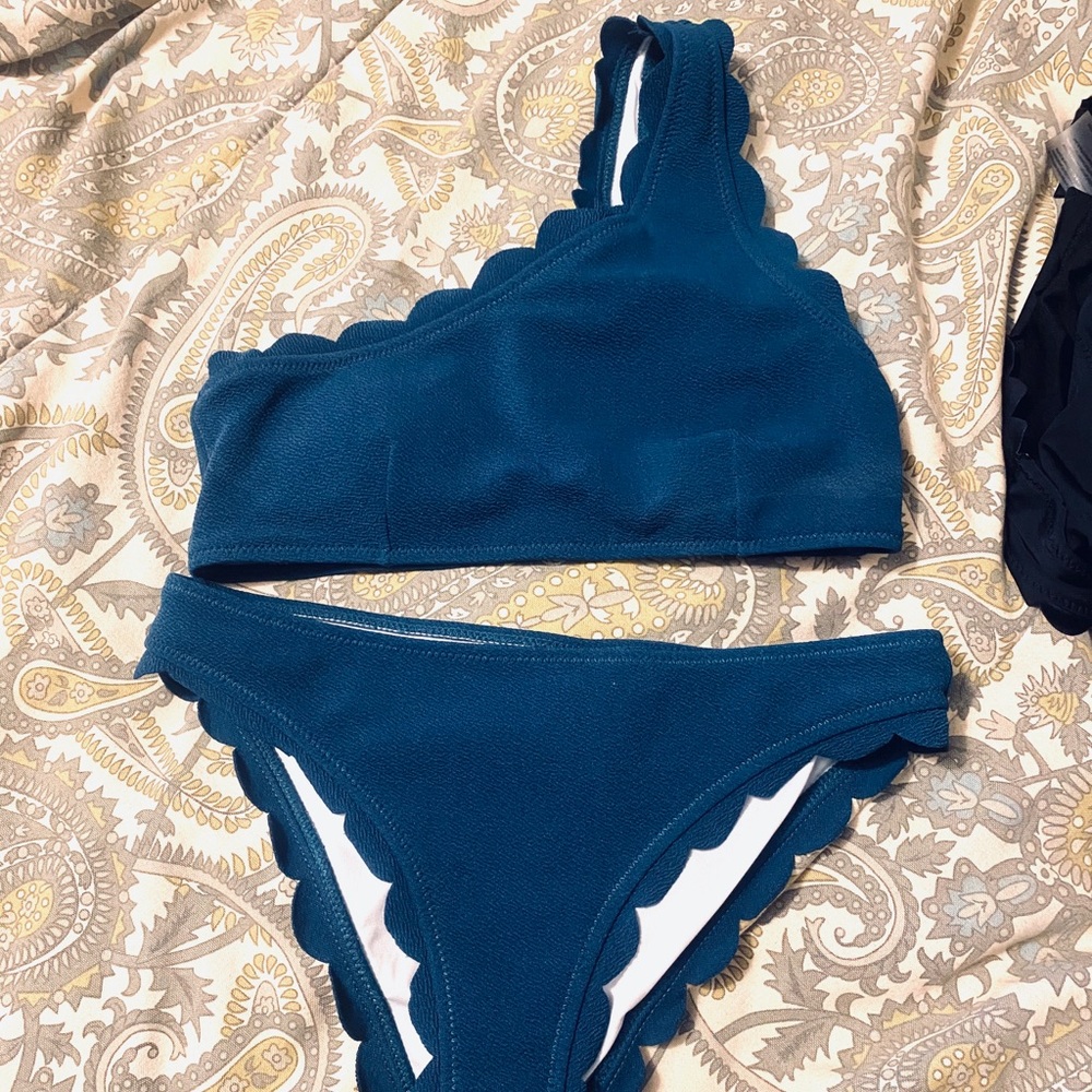 Cupshe two piece scalloped swimsuit